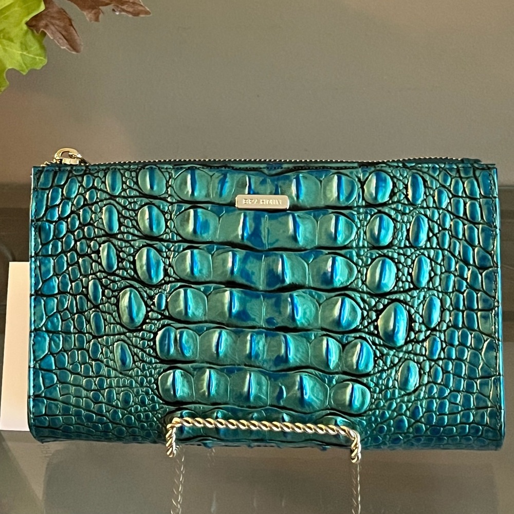 Brahmin Daisy Wristlet in Peacock